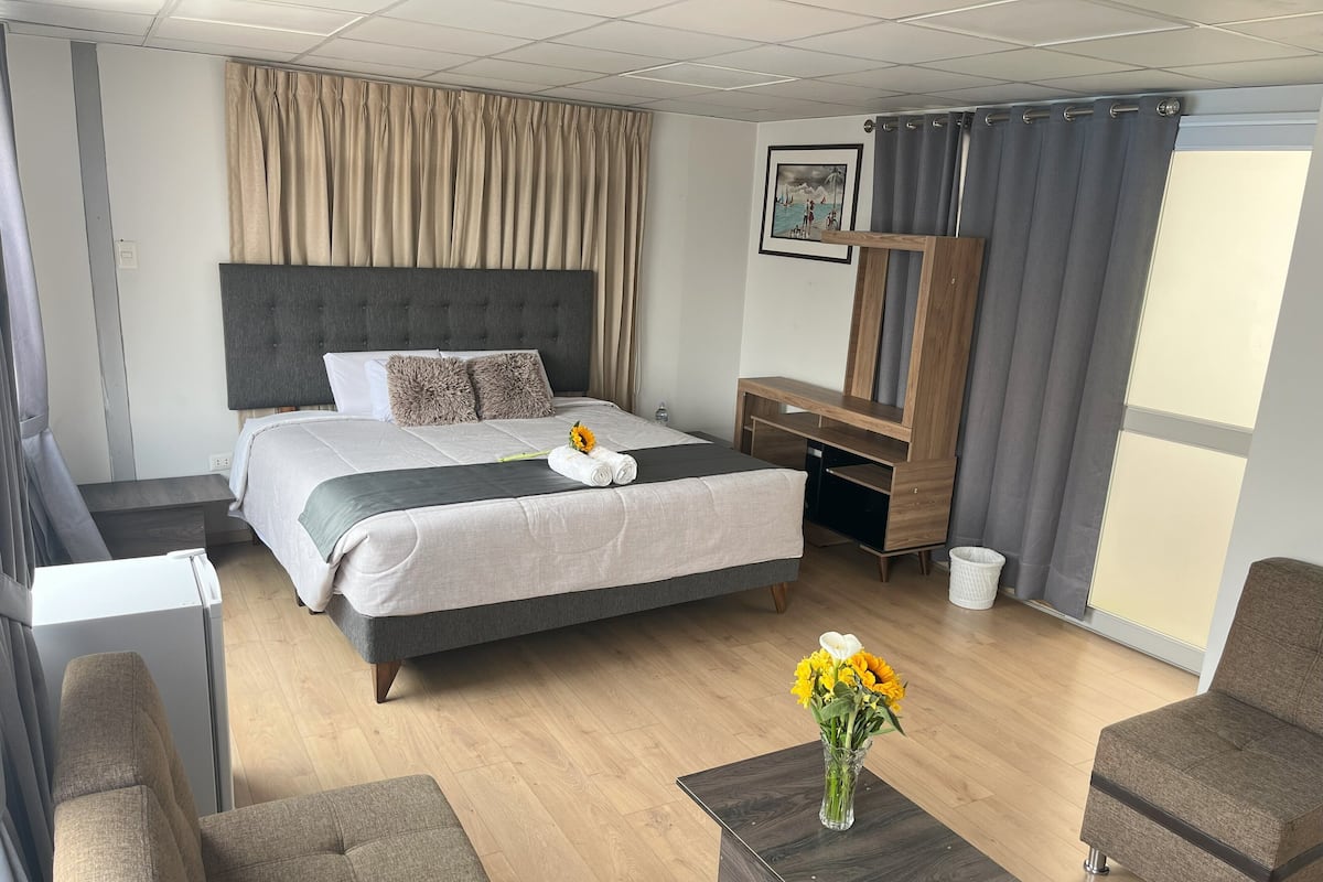 Habitación Matrimonial King Size | Bàn, khu vực làm việc phù hợp cho laptop
