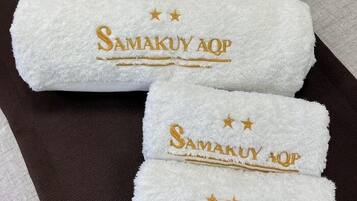 Dusch, handdukar, tvål och schampo