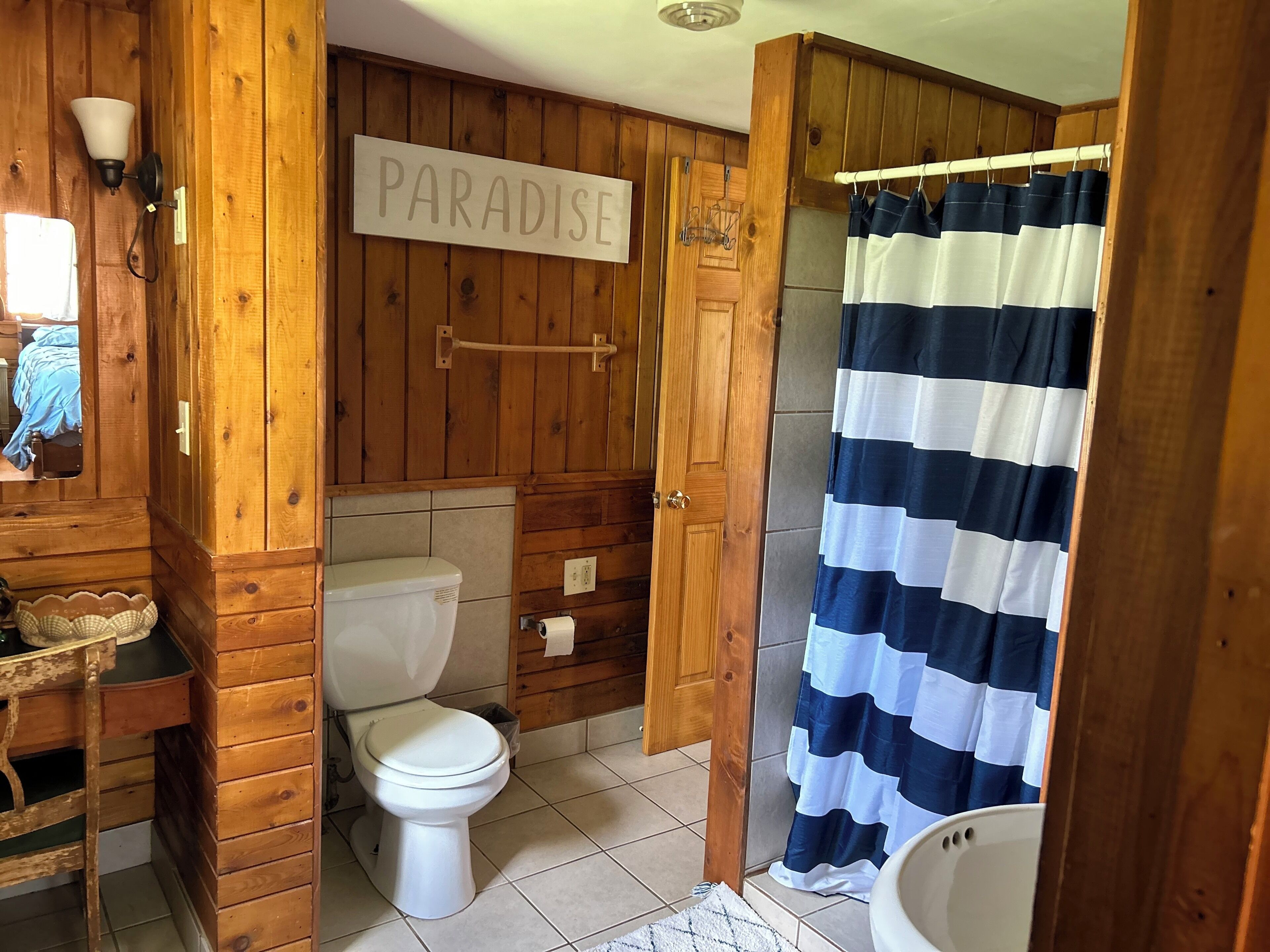 مناشف، صابون، ورق حمّام