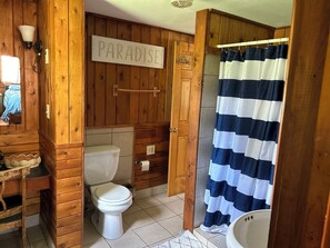 Handtücher, Seife, Toilettenpapier