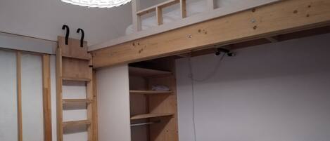 1 chambre, fer et planche Ă repasser, Wi-Fi, draps fournis
