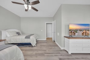 2 bedrooms, iron/ironing board, WiFi, bed sheets - Beach & Golf Vacation 2 (Myrtle Beach)