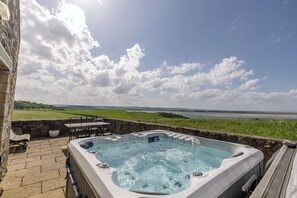 Bañera de hidromasaje al aire libre