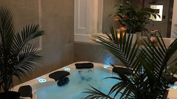 Couples treatment room(s), hydrotherapy, hot stone massages