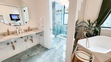 Sophia Suite | Bathroom | Towels