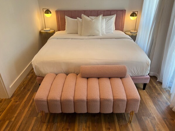 Room, 1 King Bed, Non Smoking | 1 bedroom, premium bedding, individually decorated