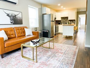 TV - *Contemporary 1 bed close to Xavier & Downtown* (Cincinnati)