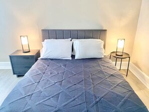 4 Schlafzimmer, Schreibtisch, Bügeleisen/Bügelbrett, Reisekinderbett