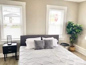 4 Schlafzimmer, Schreibtisch, Bügeleisen/Bügelbrett, Reisekinderbett
