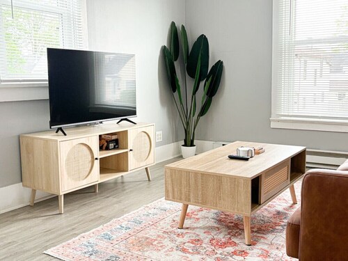 Stylish 2-Bedroom duplex in prime location!