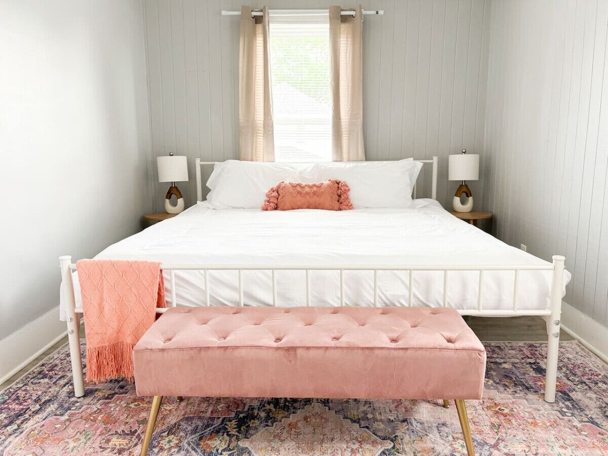 2 bedrooms, desk, iron/ironing board, travel crib