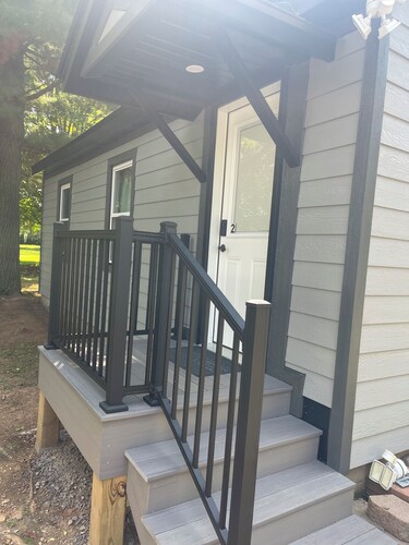 "The Hideaway 2" Charming 2-bedroom house in delightful Farmington with WiFi, AC