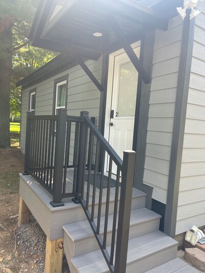 "The Hideaway 2" Charming 2-bedroom house in delightful Farmington with WiFi, AC