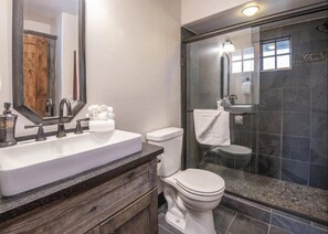 Lejlighed (3 Bedroom in the heart of Vail Villag) | Badeværelse | Toiletpapir