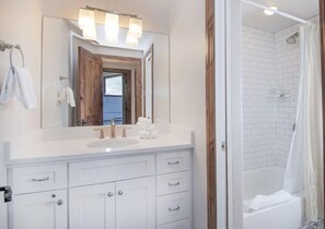 Condo (3 Bedroom in the heart of Vail Villag) | Bathroom - 3 Bedroom in the Heart of Vail Village - Bridge Street (Vail)