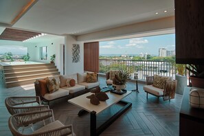 Terrace/patio - Luxurious Retreat in the Heart of the City / Picuzzi & Gym (Santiago)