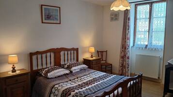 2 slaapkamers, reisbedje, gratis wifi, beddengoed