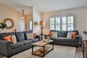 TV - Paradise in Palm Harbor l Pool l Newly Renovated l Family Friendly (Palm Harbor)