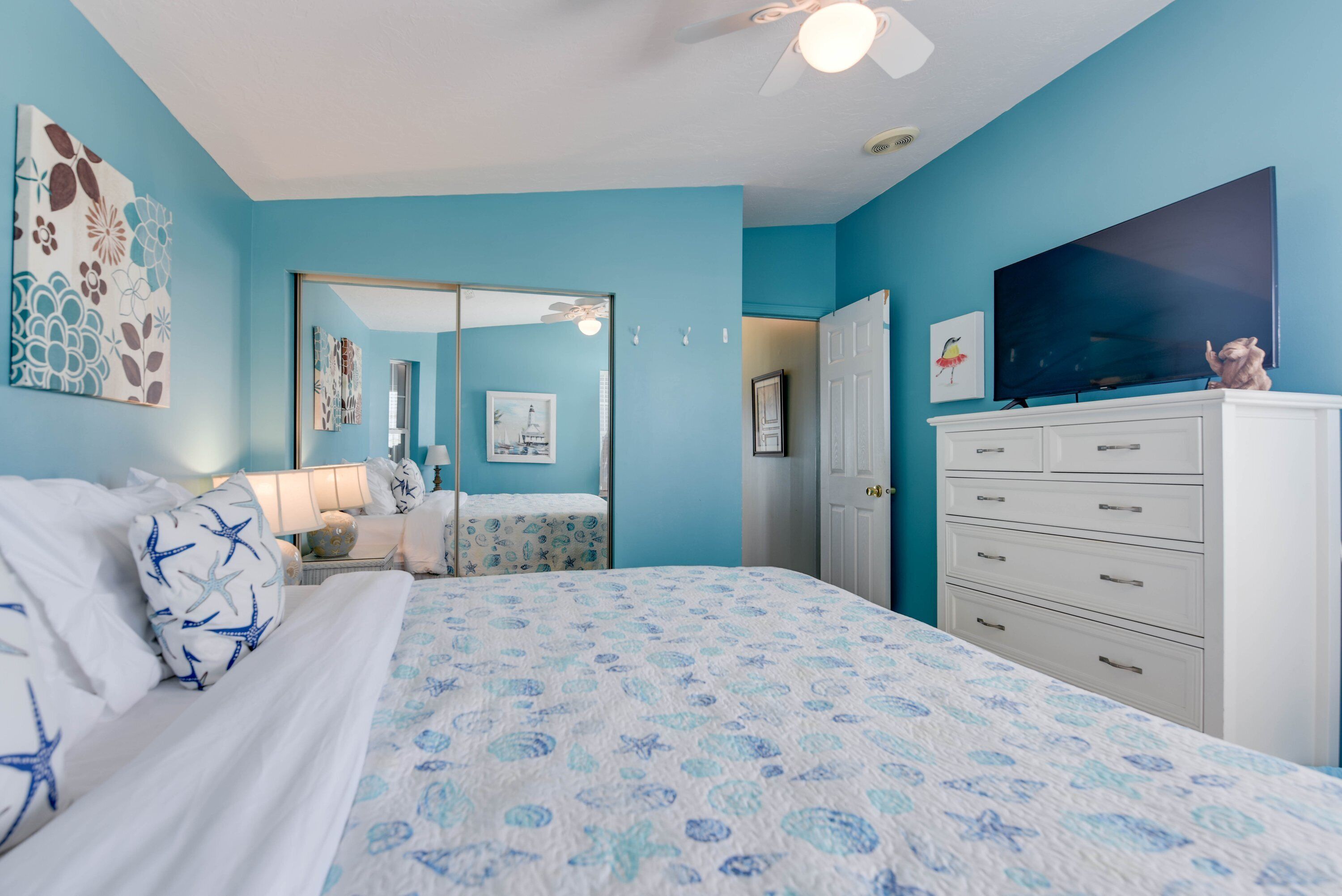 2 chambres, fer et planche à repasser, Wi-Fi, draps fournis