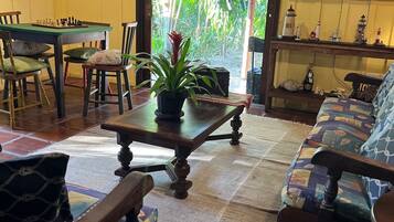 Coin salon dans le hall