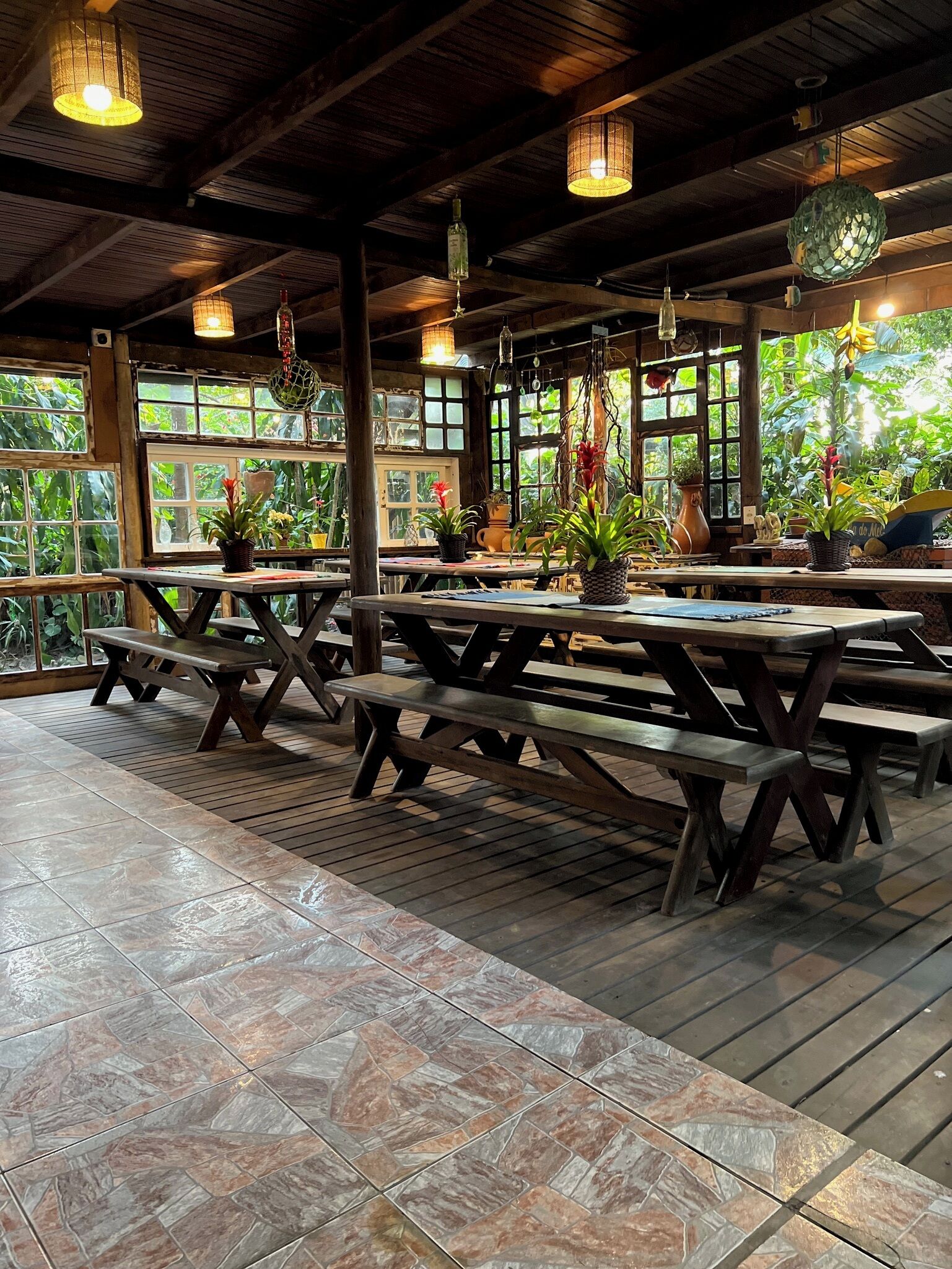 朝食 (ビュッフェ)、毎日提供 (無料)