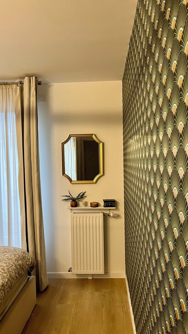 1 Schlafzimmer, Schreibtisch, Bügeleisen/Bügelbrett, Reisekinderbett