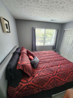 2 bedrooms, iron/ironing board, WiFi, bed sheets