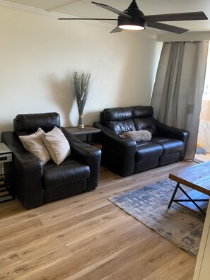 Smart TV - Cozy 3-bedroom apartment with WiFi in Centrally located Honolulu Salt Lake (Honolulu)