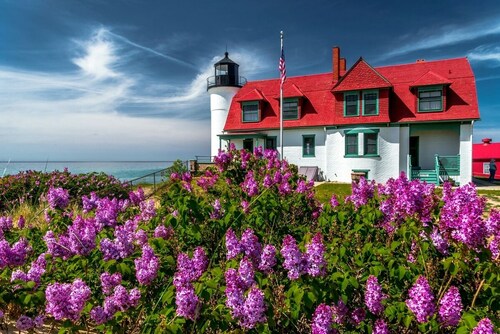 Historic Lighthouse Assistant Keeper's Apartment just off M22 north of Frankfort