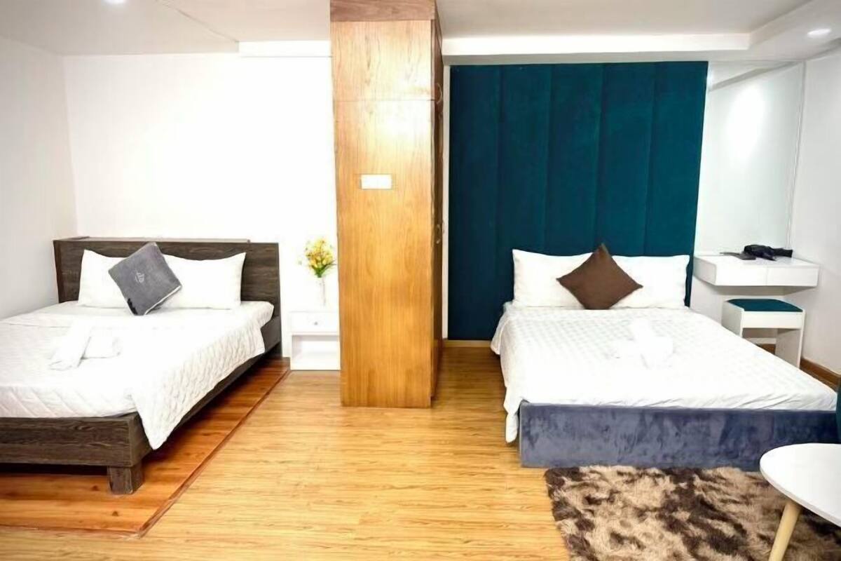 1 bedroom, Egyptian cotton sheets, premium bedding, down comforters