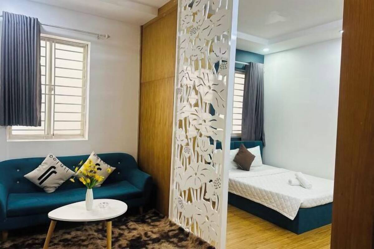 1 bedroom, Egyptian cotton sheets, premium bedding, down comforters