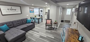 TV - Cute, newly finished in Hampton (Hampton)