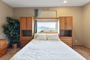 4 dormitoris, escriptori, planxa i posts de planxar i wifi gratuïta 