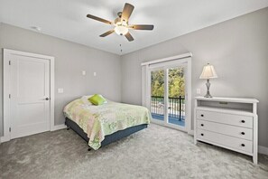 4 bedrooms, desk, iron/ironing board, free WiFi