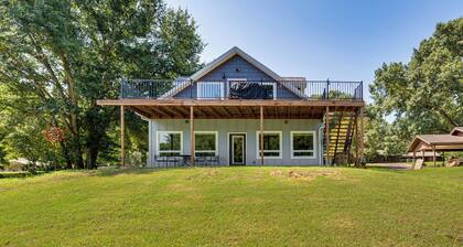 Frankston Vacation Rental: Walk to Lake Palestine!