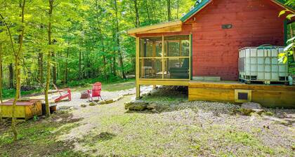 Solar-Powered Brandon Studio Cabin: Hiking Access