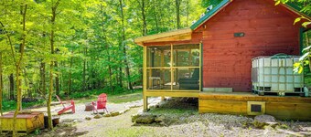 Solar-Powered Brandon Studio Cabin: Hiking Access