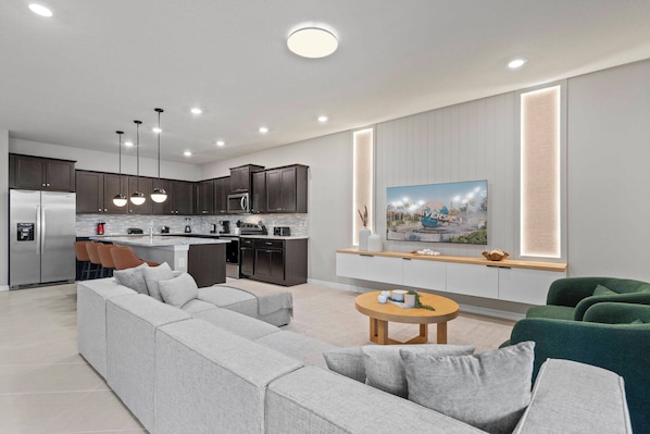 Interior - 10 BD/ 8 BA/ Windsor Cay (16276 SK) (Clermont)