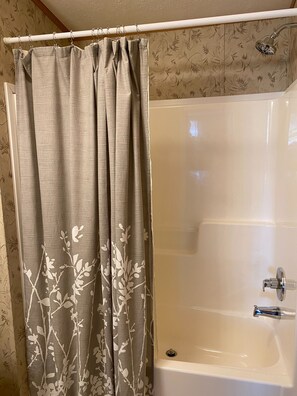 Shower, towels, soap, toilet paper - Enjoy a peaceful and tranquil country setting (Richfield Springs)