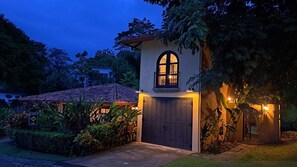 Exterior - Villa Helena Hermosa private 5-bdr resort & pool (Playa Hermosa)