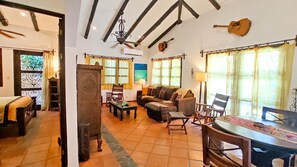 Smart TV, libri, impianto stereo