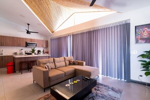 Smart TV, mesa de ping pong, estéreo