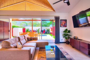 Smart-TV, Tischtennisplatte, Stereoanlage