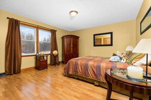 4 bedrooms, iron/ironing board, WiFi, bed sheets - Spacious Williamsburg Oasis (Williamsburg)