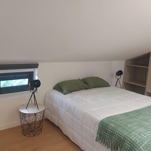 2 bedrooms, desk, iron/ironing board, free WiFi