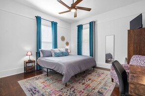 2 Schlafzimmer, Schreibtisch, Bügeleisen/Bügelbrett, WLAN