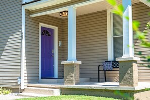 Exterior detail - Vineyard Cottage-Pet Friendly & Walk to Oaklawn! (Hot Springs National Park)