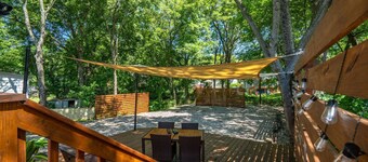 Vineyard Cottage-Pet Friendly & Walk to Oaklawn!