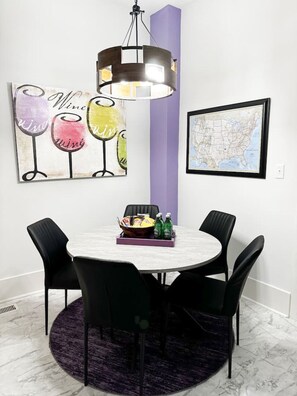 Dining - Vineyard Cottage-Pet Friendly & Walk to Oaklawn! (Hot Springs National Park)