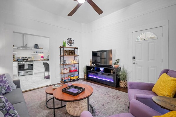 TV, fireplace, stereo - Vineyard Cottage-Pet Friendly & Walk to Oaklawn! (Hot Springs National Park)